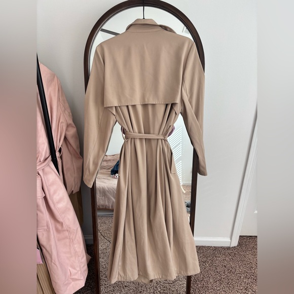Elegant Beige Trench Coat - Picture 3 of 3